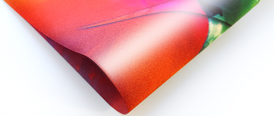 Fahnendruck und Stoffdruck auf Satin mit Brandschutzzertifizierung (B1) Fahnendruck und Stoffdruck auf Satin mit Brandschutzzertifizierung (B1)